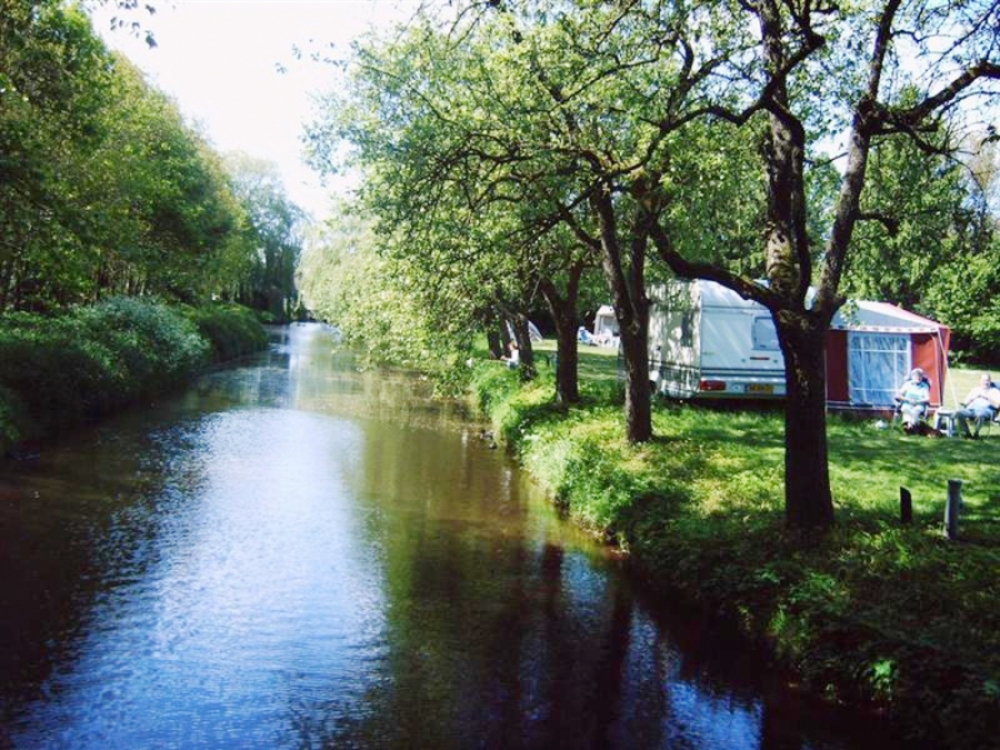 natuurkampeerterreinen Old Putten tent aan watertje
