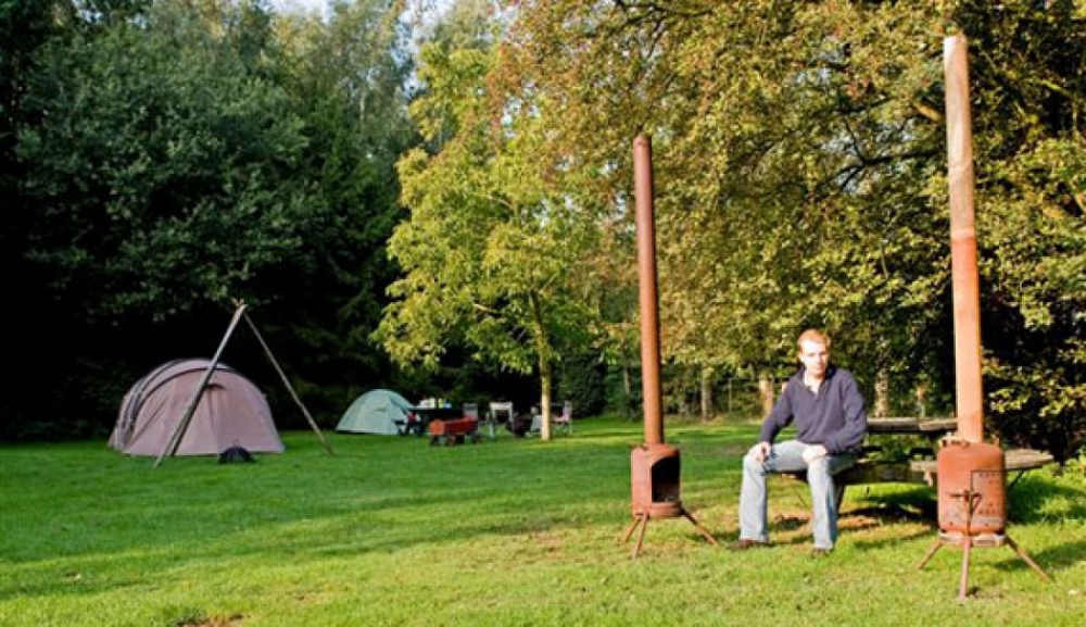 natuurkampeerterreinen seizoen vuurpotten